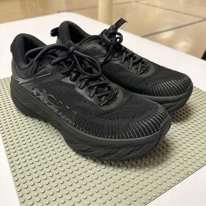 women’s 9.5 Hoka One One Bondi 7 all black